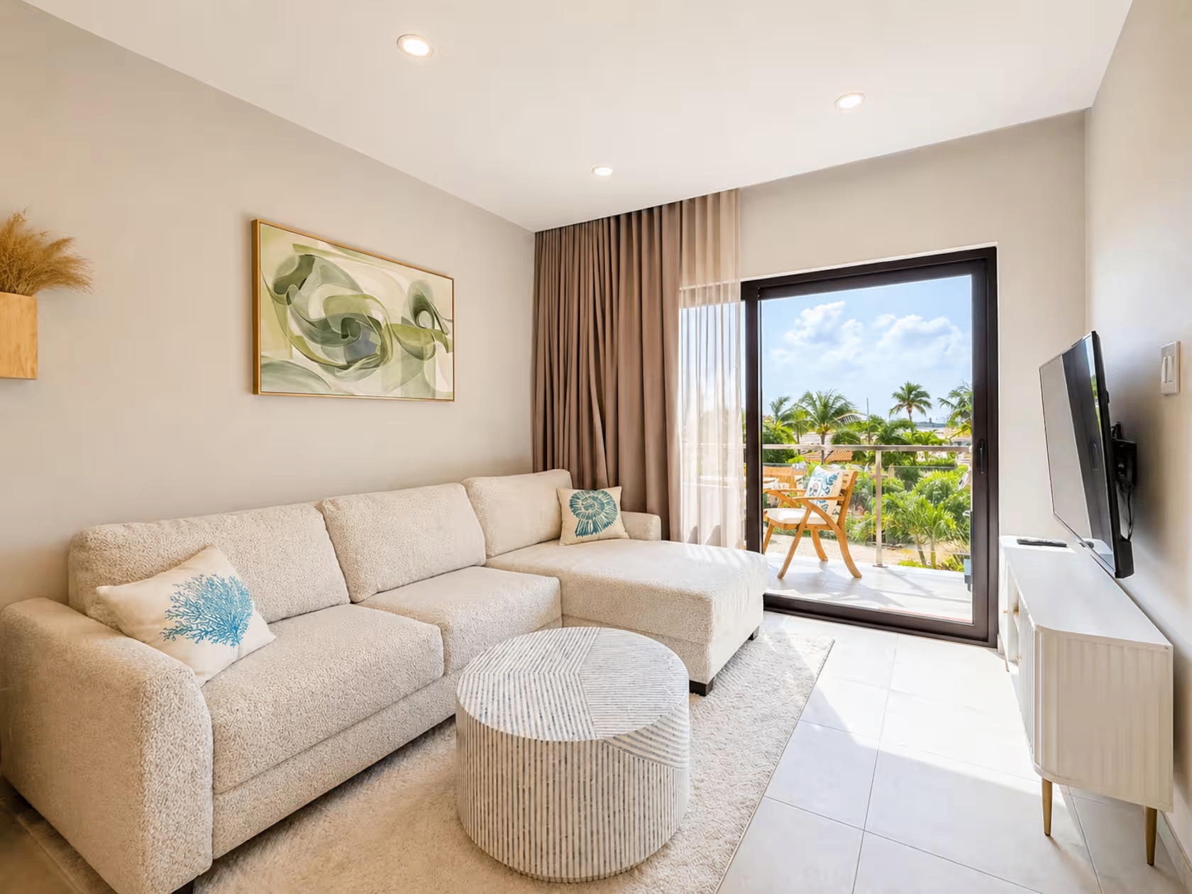 Inside Diamante Azurea: Your Gold Coast Aruba Stay