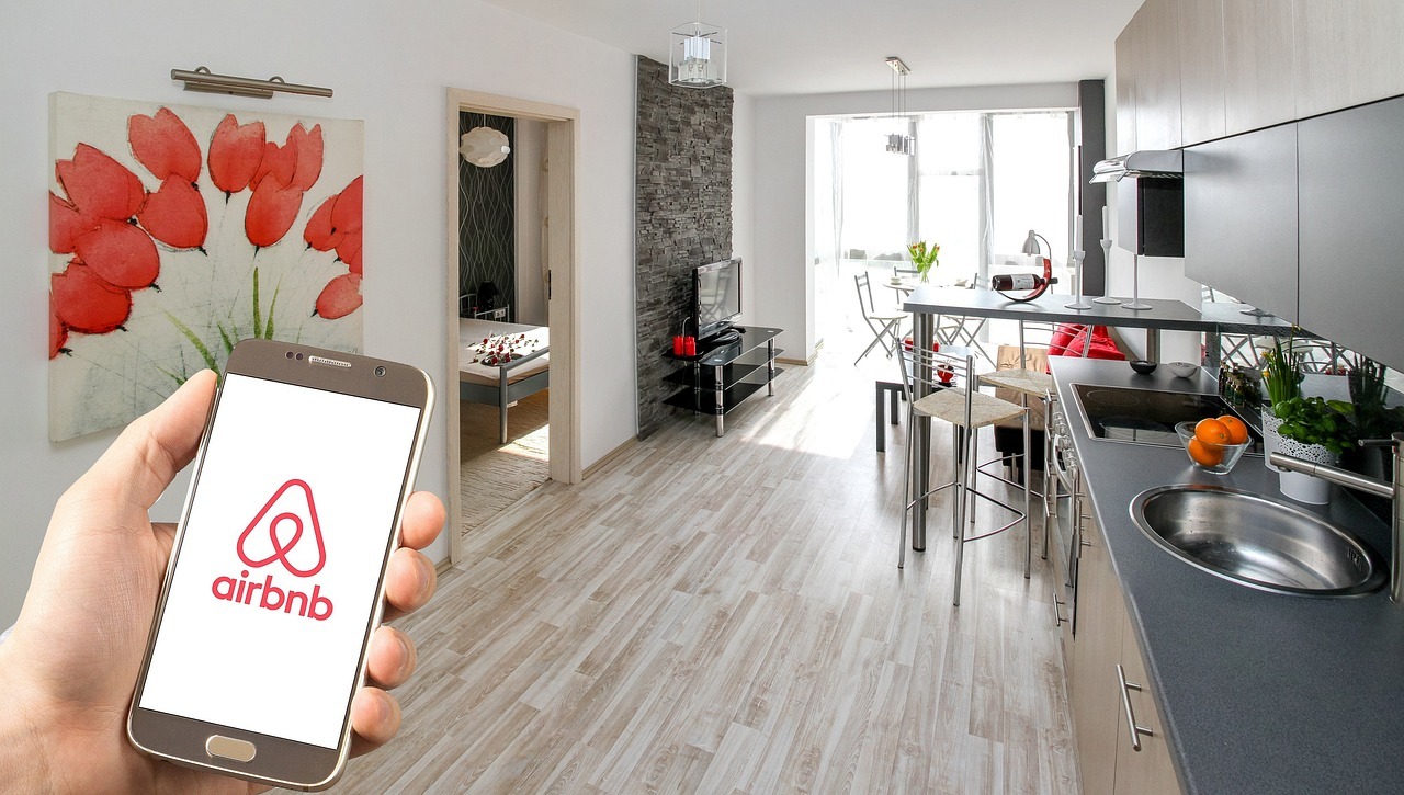 Airbnb Vs. Houfy: How to Avoid Short-term Rental Fees