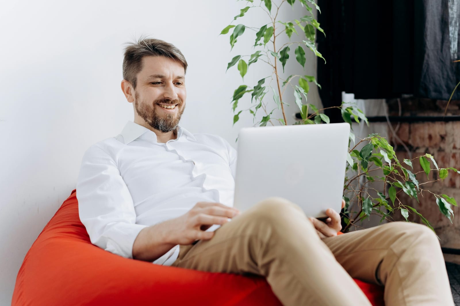 19 AI Tools That Save Vacation Rental Hosts 10+ Hours a Week (2026)
