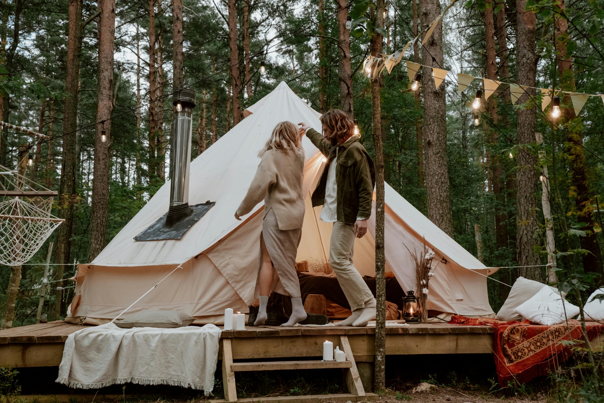 What to Pack for a Glamping Cabin Getaway