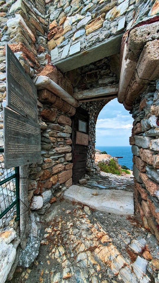 KASTRO: Discover the Fortress Ruins of Skiathos' Ancient Capital.