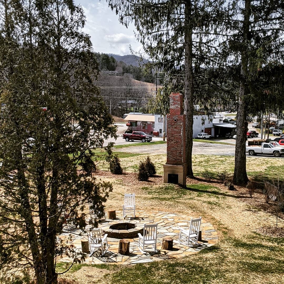 Homeplace Beer + Hog Hollow Pizza