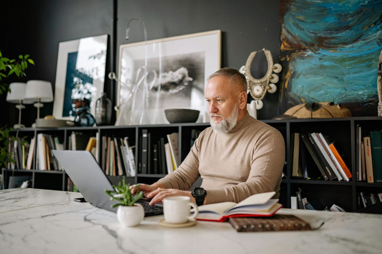 What High-Booking Listings Do Differently in Their Descriptions