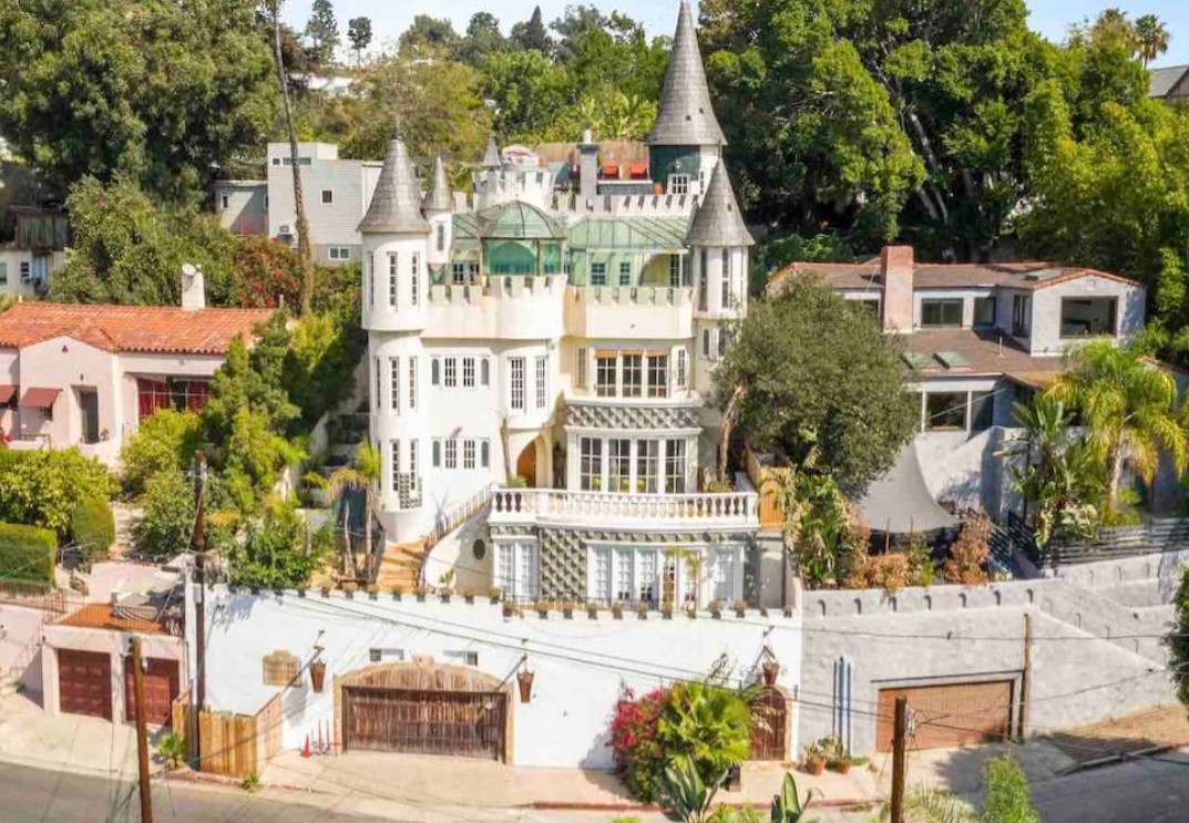 Spooky Stays: Best Vacation Rentals for the Halloween Season