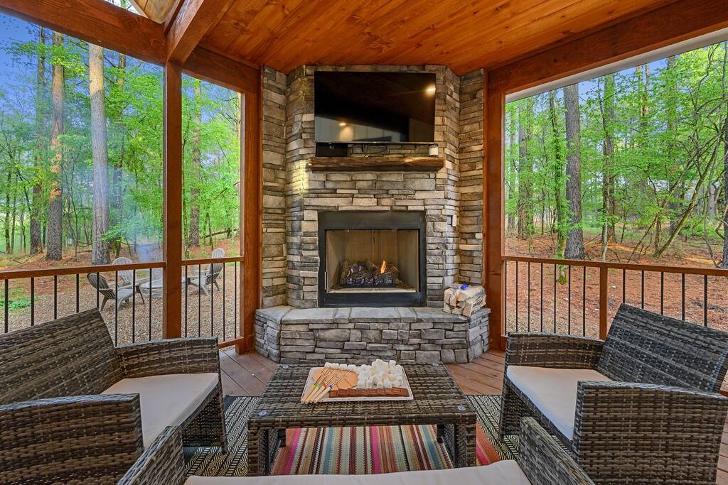 Best Fall Vacation Rentals for Couples Looking for a Cozy Getaway