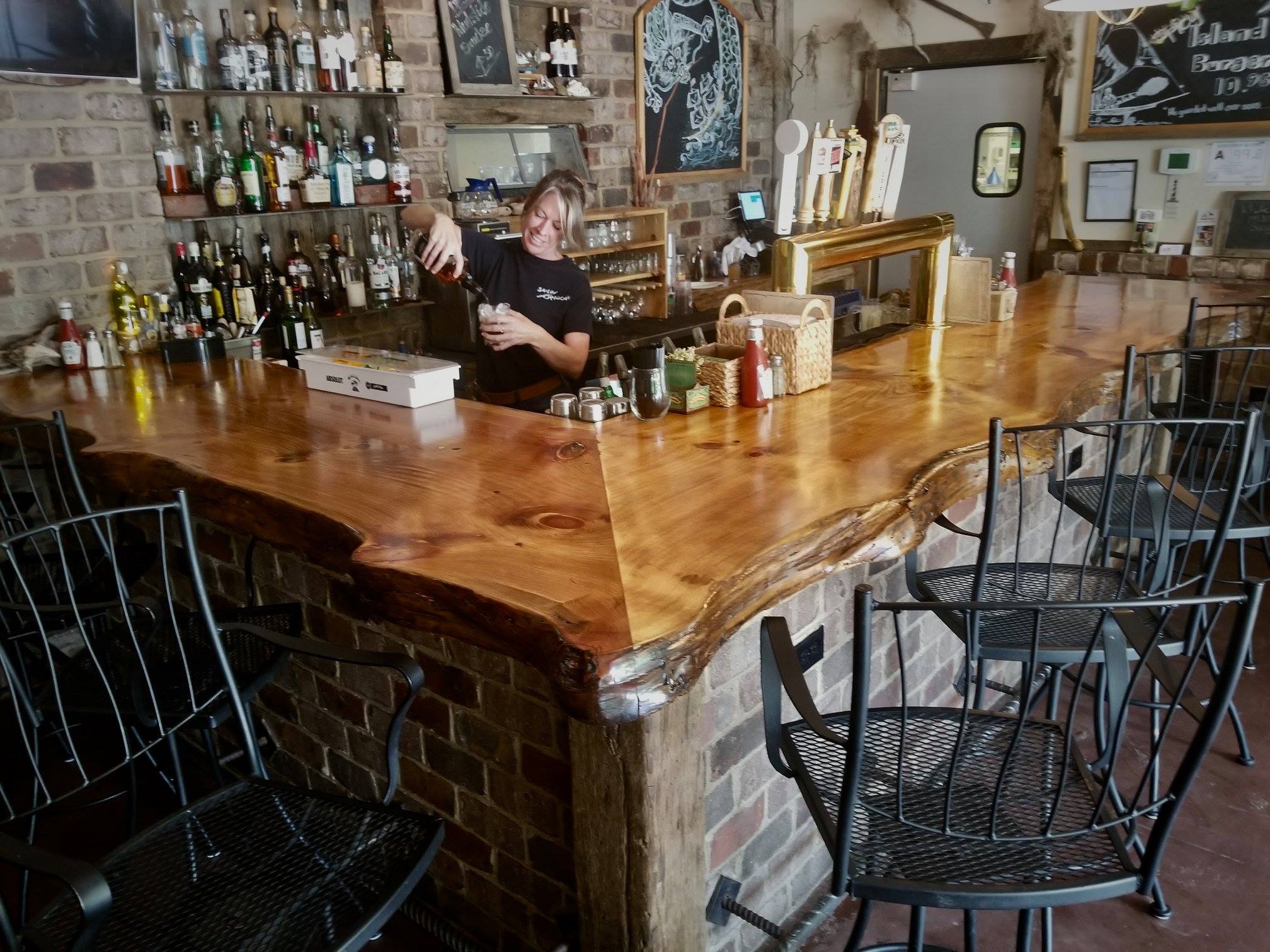 Snap Dragon Bar + Kitchen