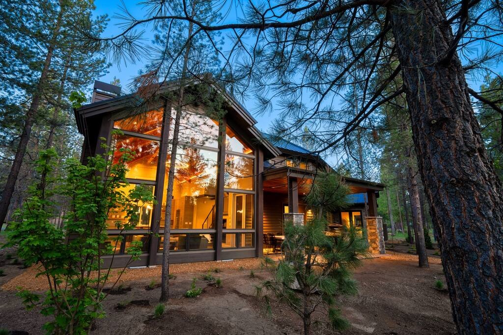 Top Oregon Stays Close to Forests, Coastlines, and Trails