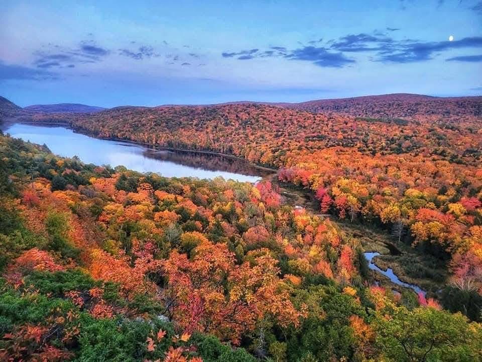 Fall Colors & Northern Lights: Your Cozy UP Cabin Getaway 🍁