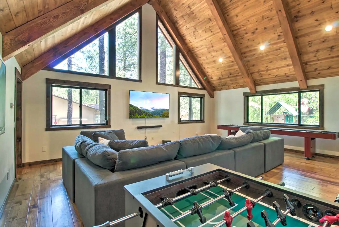 Best Vacation Rentals With Game Rooms: Top Spots for a Family Vacation