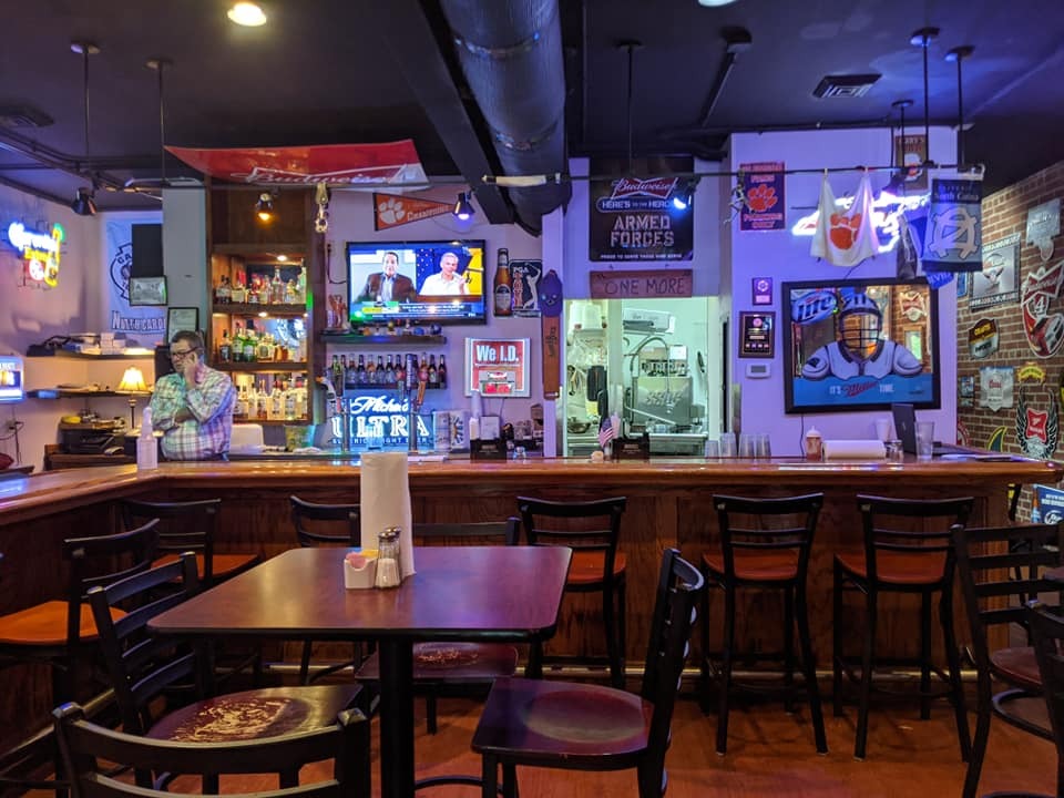 Hef's Sports Bar + Restaurant 