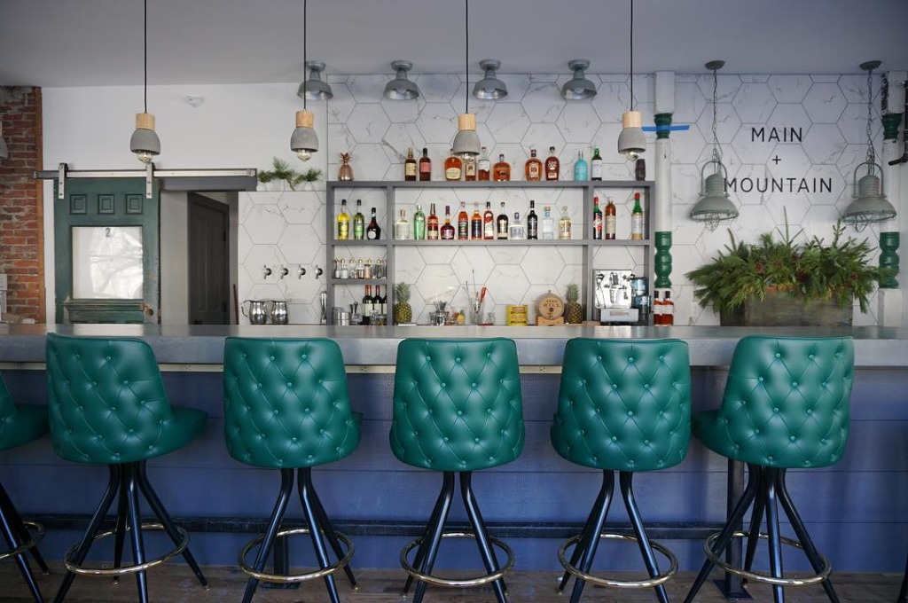 Homestyle Hostel Inn & Restaurant ~ Ludlow, Vermont