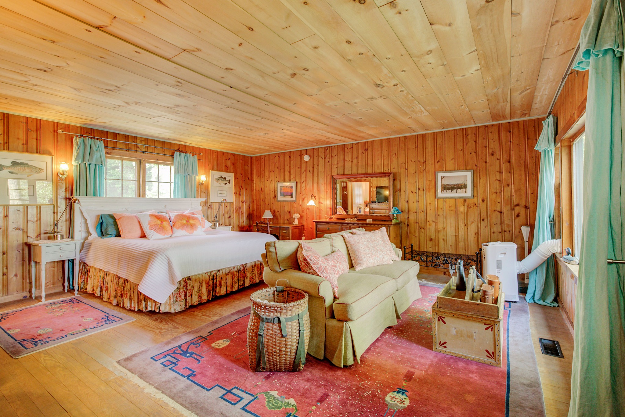 Couple's Retreat Vintage Vibe