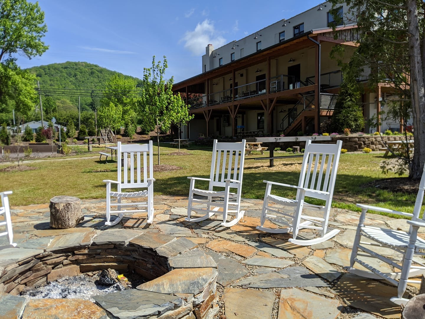 Homeplace Beer + Hog Hollow Pizza