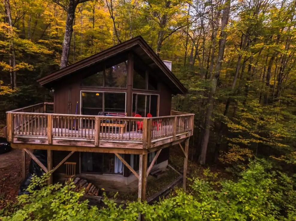 Top 10 Vacation Rentals for a Cozy Fall Getaway