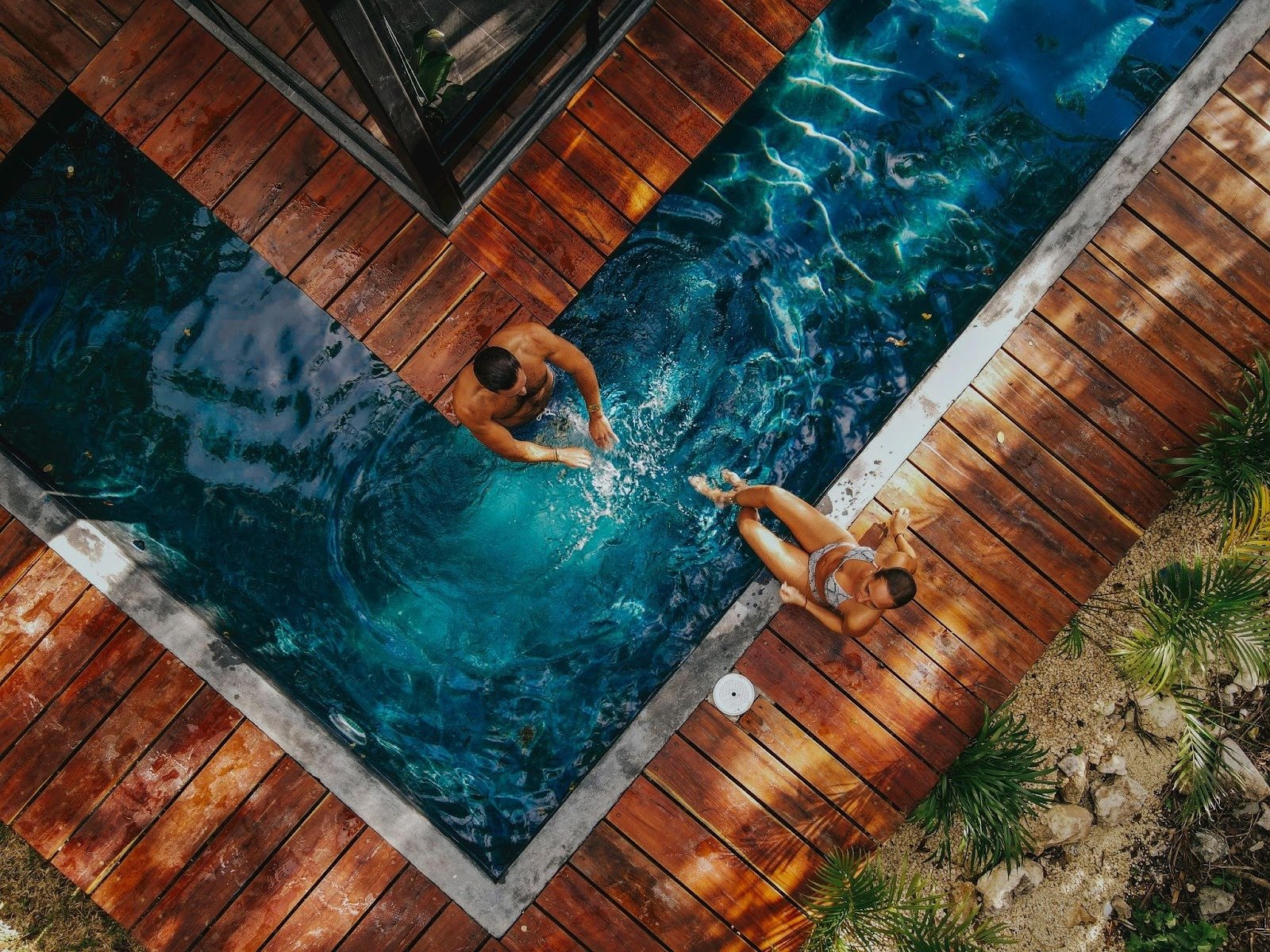 What guests can expect when booking direct on Houfy