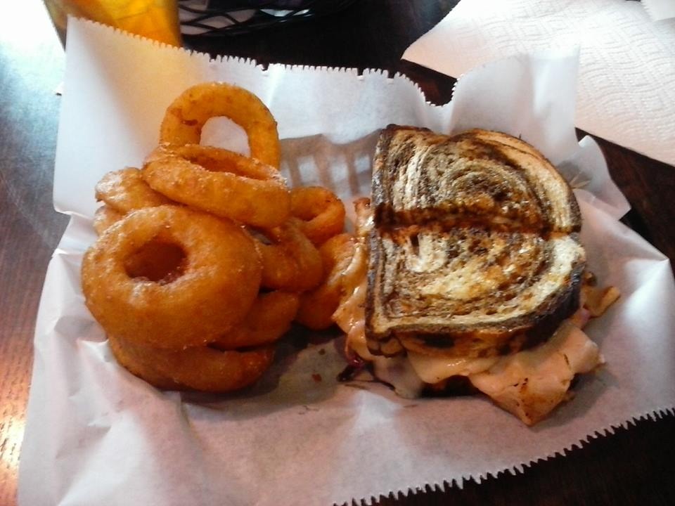 Hef's Sports Bar + Restaurant 