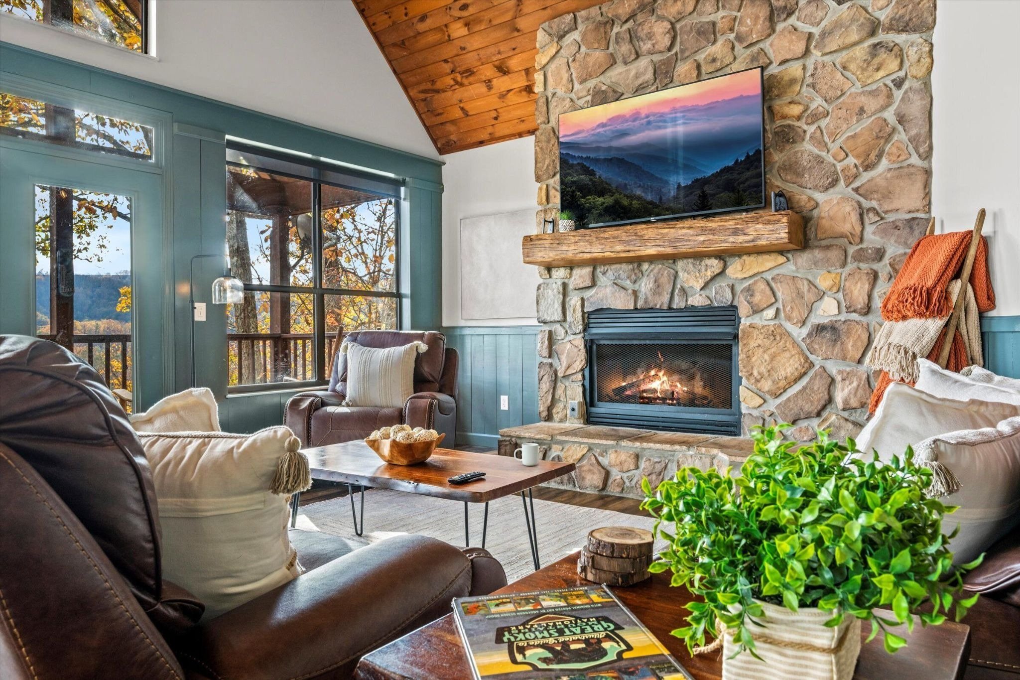 Large group rental properties perfect for corporate retreats