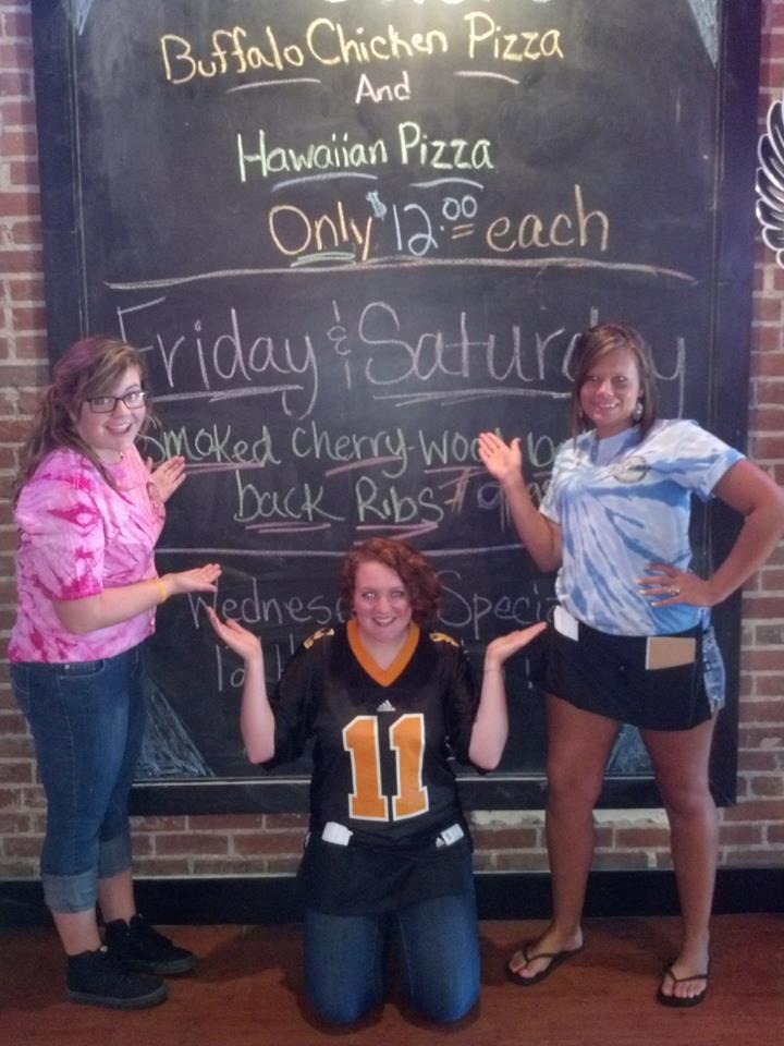 Hef's Sports Bar + Restaurant 