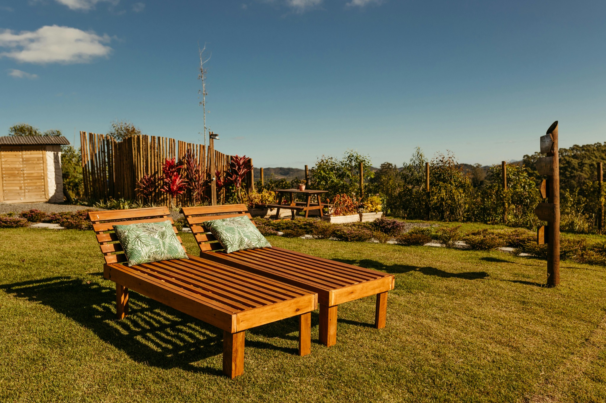 VRBO Vs. Houfy: Where to List Your Vacation Rentals (2024)