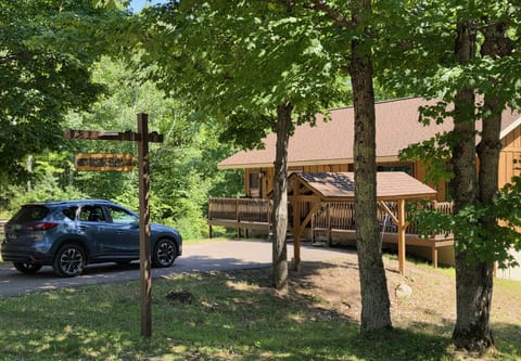 🇺🇸 End Summer with a Labor Day Getaway to Michigan’s U.P.! 🌲