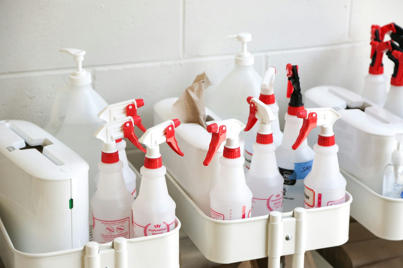 Pre-Holiday Deep Clean and Maintenance Checklist for Hosts