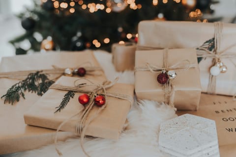 Gift Cards and Vouchers: Selling Direct Stays for the Holidays