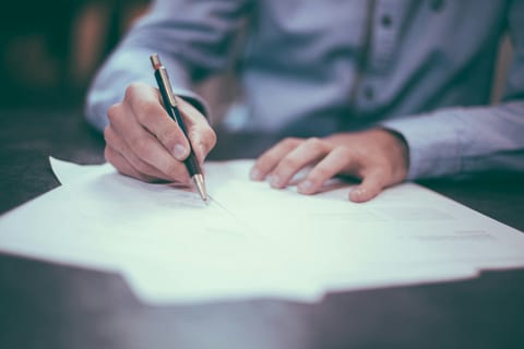Vrbo's New Host Terms From 29 October: Content, AI and Parity Clauses