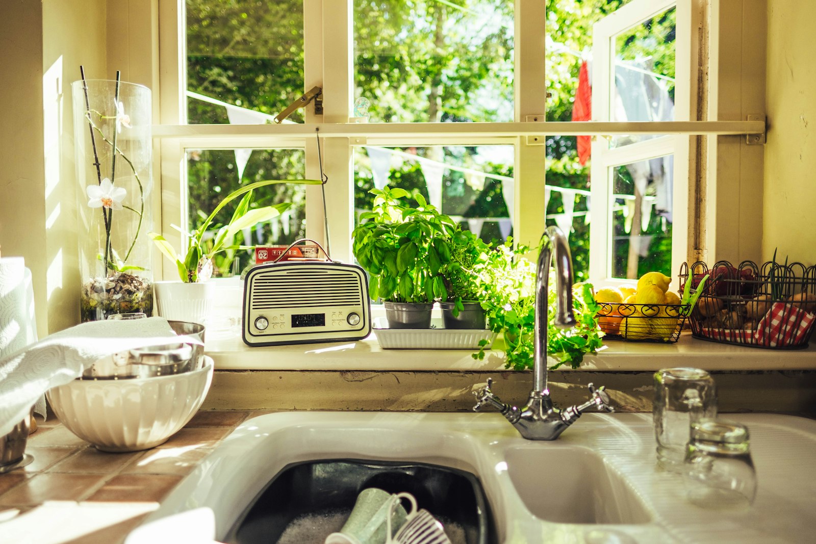 Used dishes left in a kitchen sink in a vacation rental before checkout