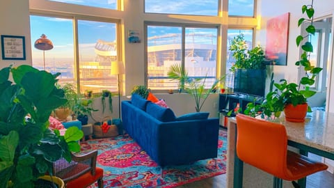 Monthly and Mid-Term Stays as a Hedge Against Commission Rises
