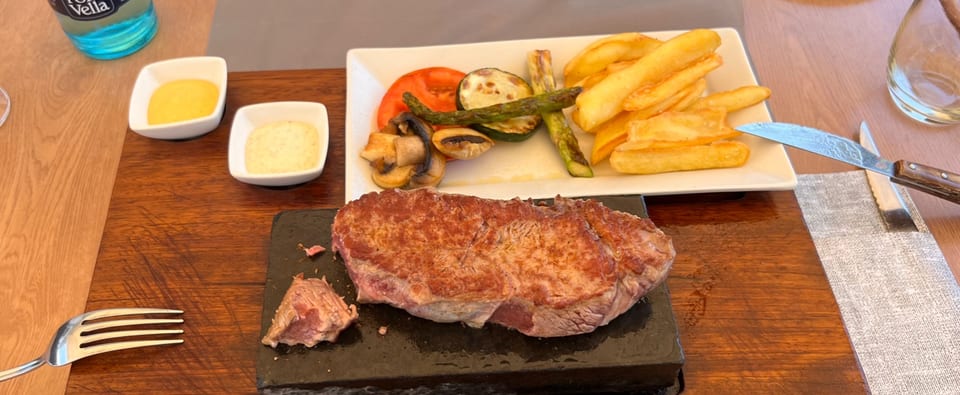 Bacchus, famous for their great entrecots and steaks on a hot stone. TRAVESÍA DE LES CANSALADES, 87, JÁVEA. Tel : +34 966 47 30 96