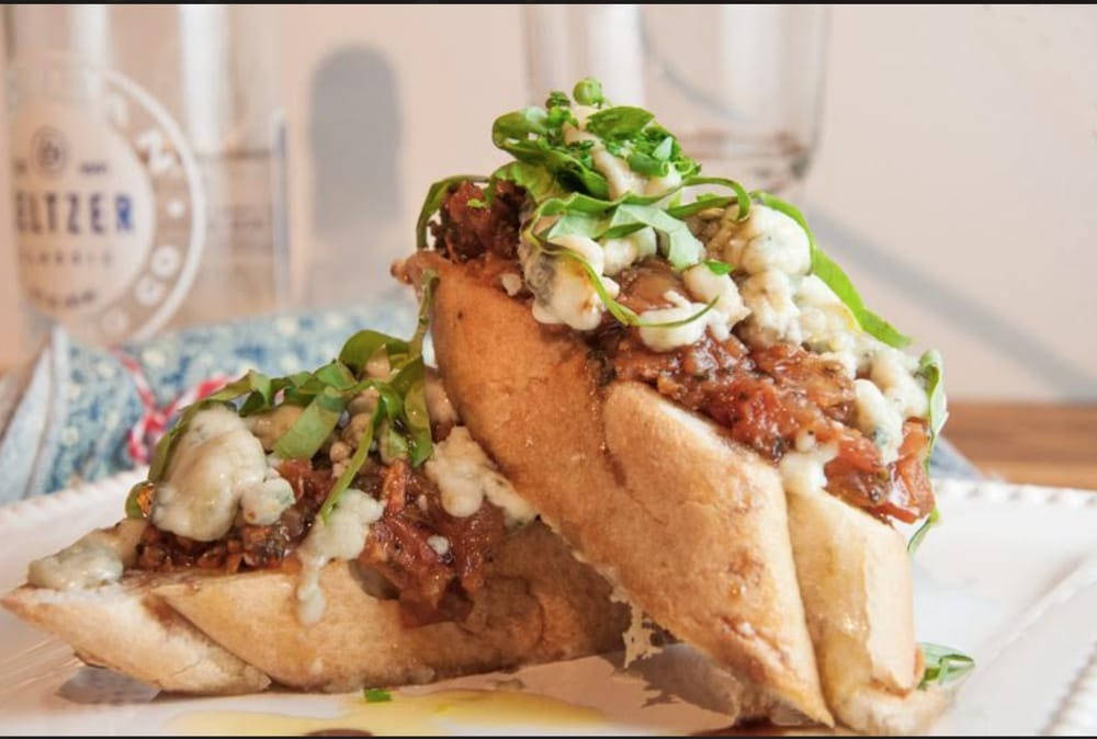 Homestyle Hostel Inn & Restaurant ~ Ludlow, Vermont