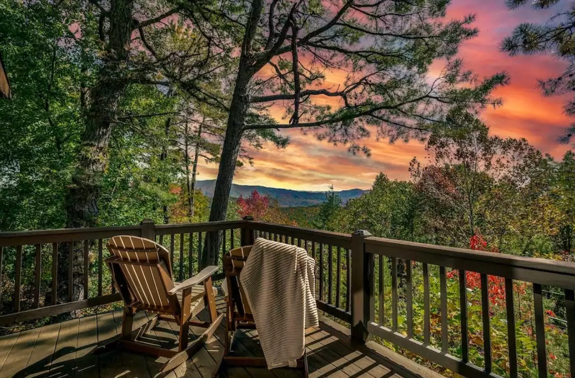 Best Fall Vacation Rentals for Couples Looking for a Cozy Getaway