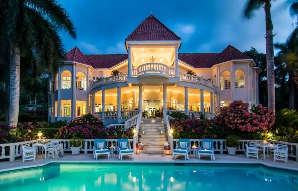 Distinctive Vacation Homes to Stay in This Summer