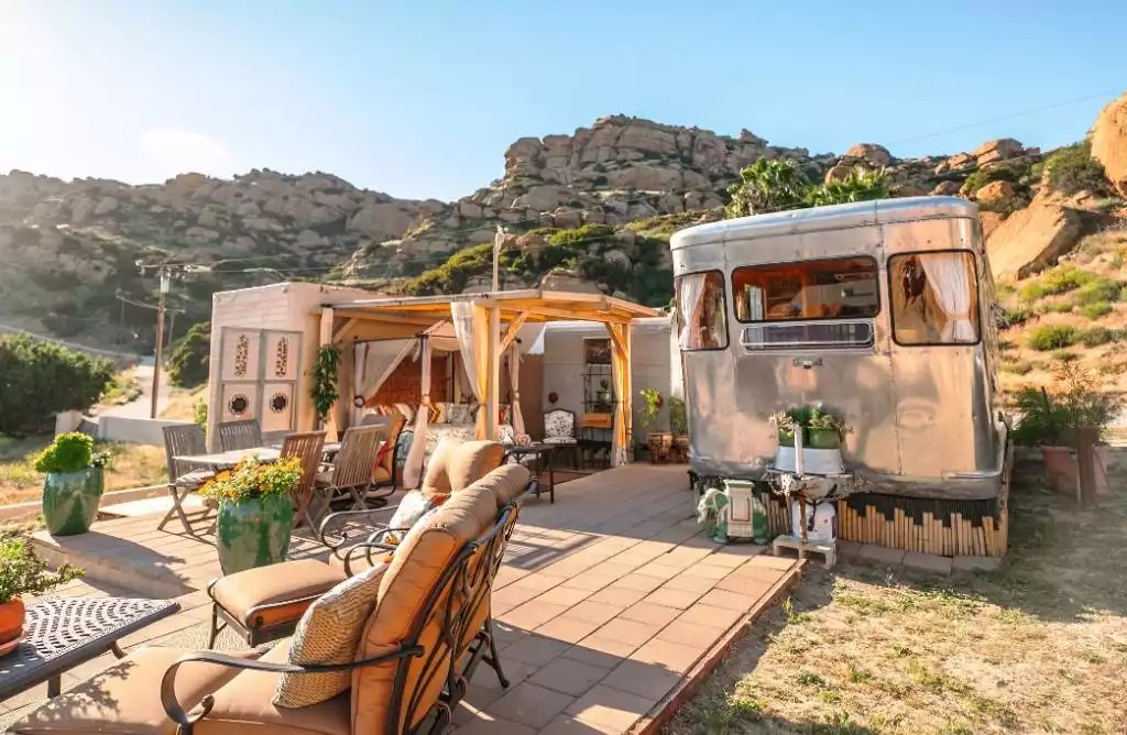 Glamping trailer with valley views near Los Angeles