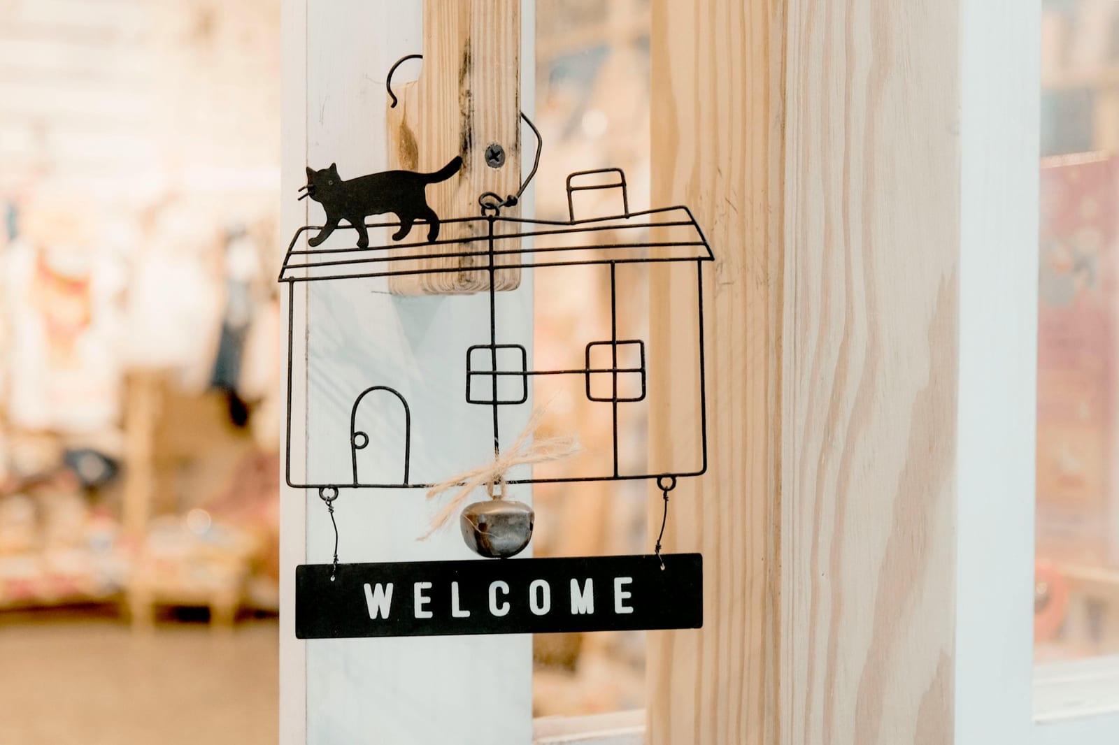 Essential Vacation Rental Signs: How to Make Guests Feel Right at Home