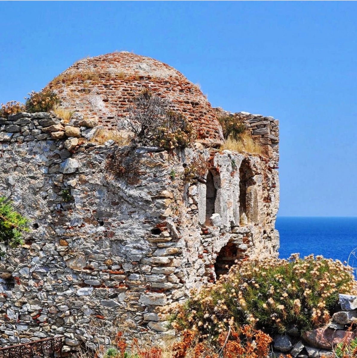 KASTRO: Discover the Fortress Ruins of Skiathos' Ancient Capital.