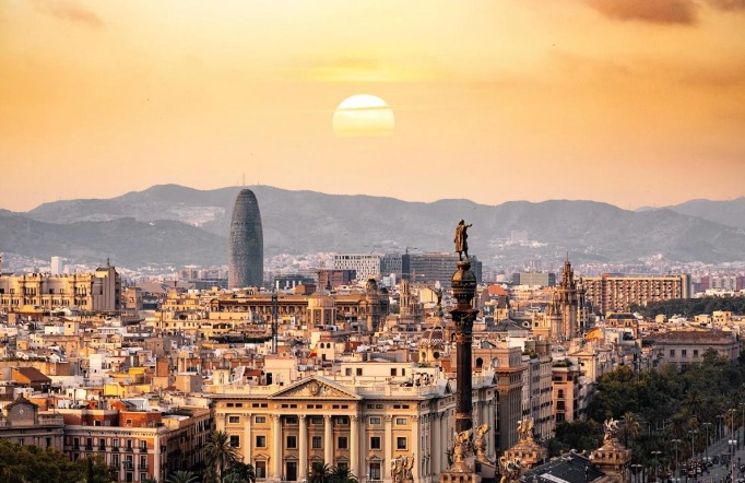 Best Neighborhoods for Expats & Business Travelers in Spain