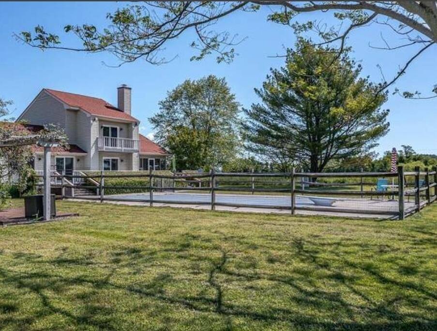 Quiet Countryside Rentals for a Weekend Reset