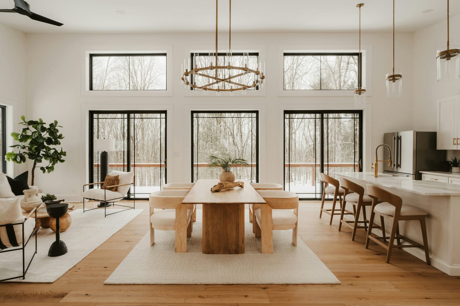 Houfy vs Airbnb 2026: The Honest Side-by-Side Comparison
