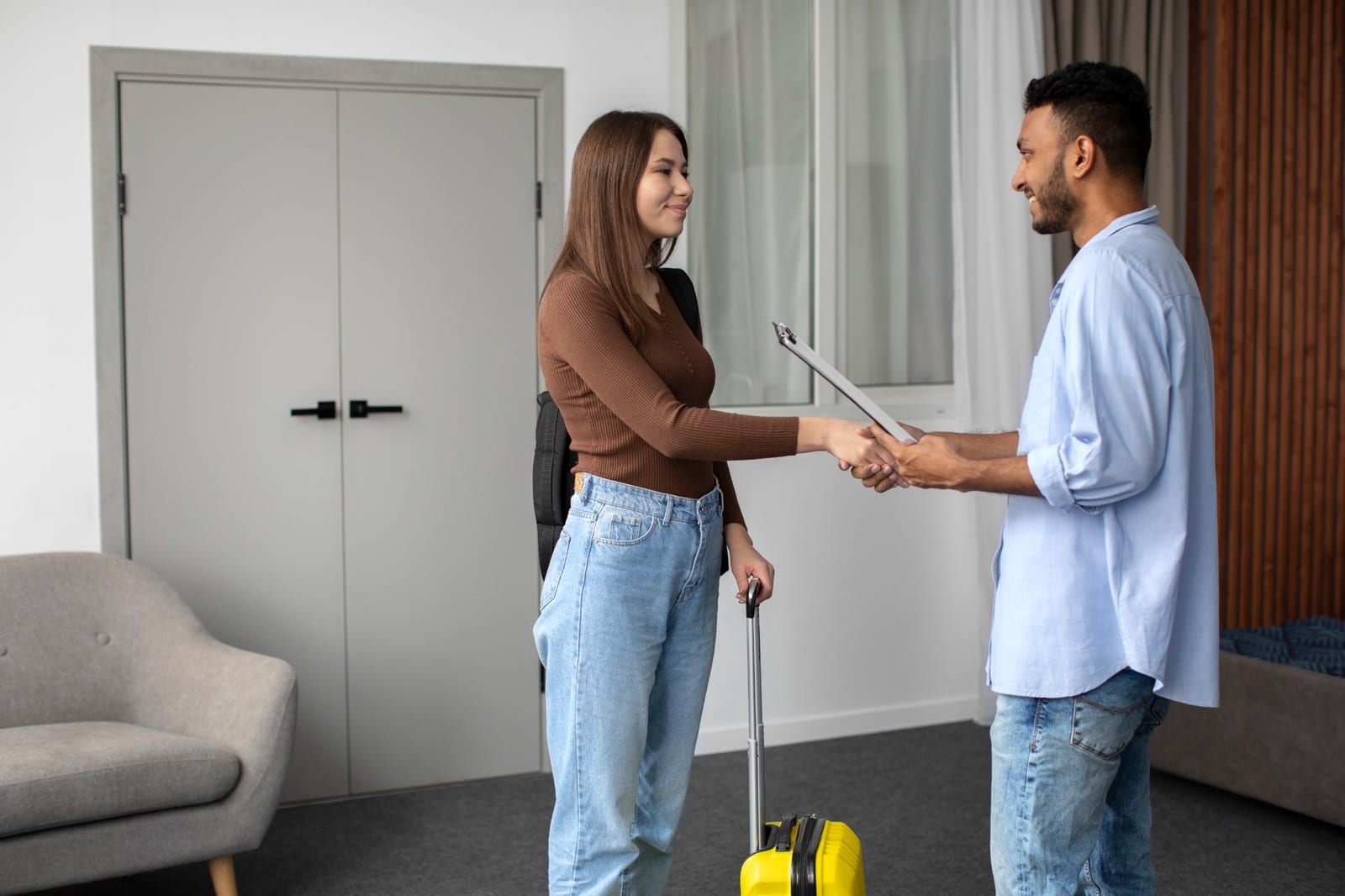 How to Create an Irresistible Airbnb Host Profile (With Examples)
