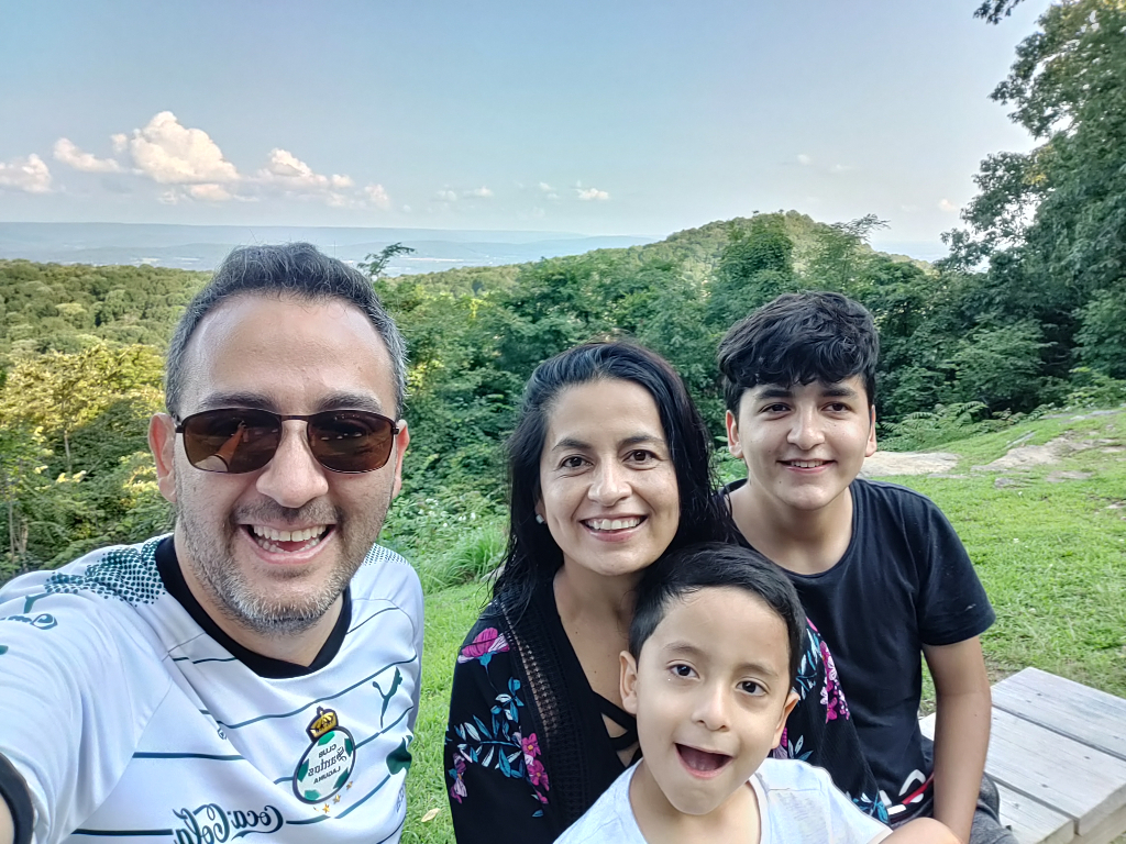 Luis profile picture