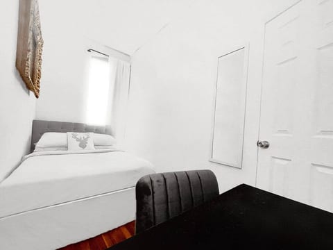 Lovely Private Room-Manhattan, 70s-Upper East Side