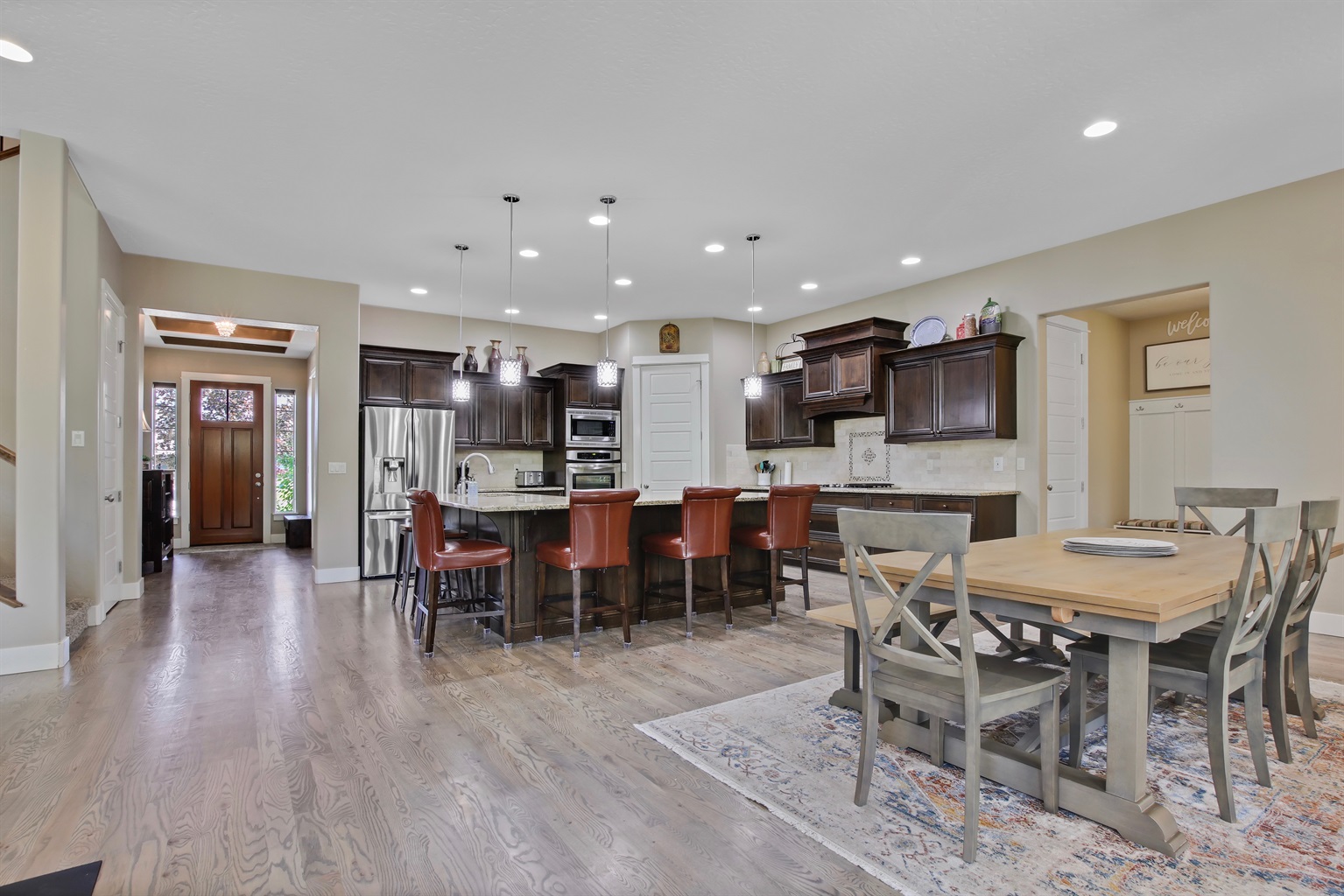 large-modern-5-bedroom-custom-home-centrally-located-in-meridian/