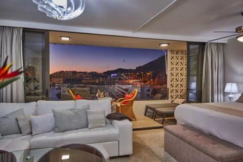 Oceanfront Escape with Elegance & Panoramic Views