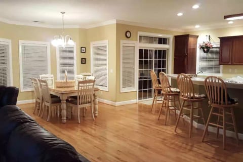 Formal Dining room. Hardwood Oak floors. Open space