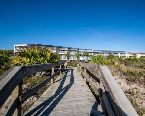 Atlantic Sunrise ~Oceanfront, Heated Pools, Gated ~ Tybee Island