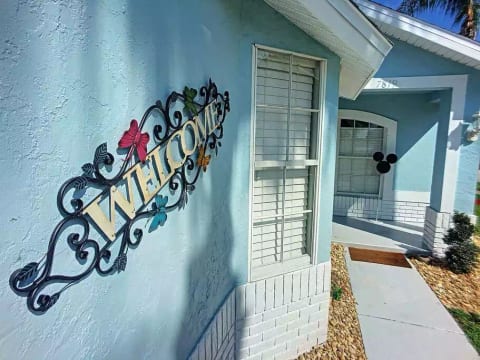 Movie room,5 bed, Pool , Spa, Pickleball close by
