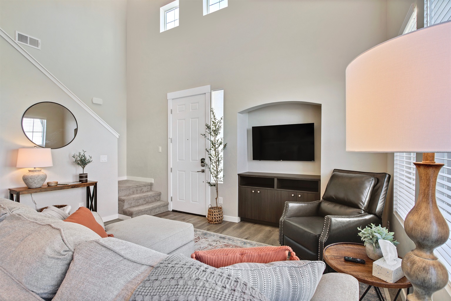 or-hounslow-way-or-trendy-3-bedroom-townhome-or-nampa-or/