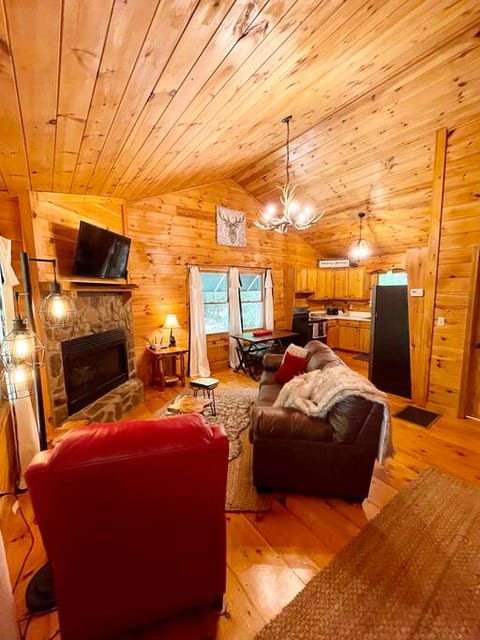 The Woods At Whitetail Ridge- 2 fireplaces-