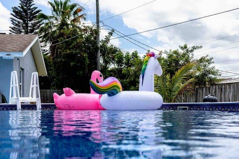 Near USSSA w/king beds| Heated Pool| Beach 10mins